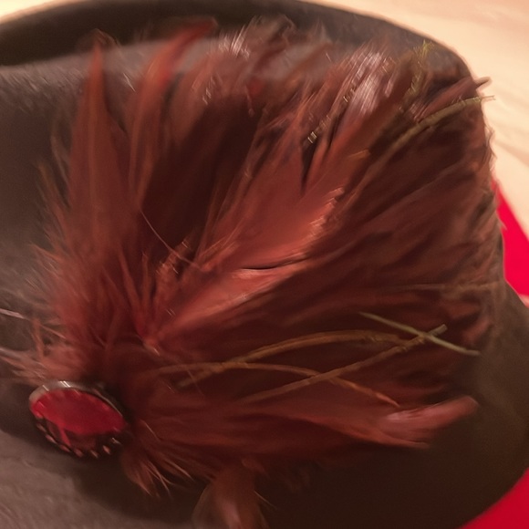Magid Wool Blend Black Fedora Hat w/Burgundy Feathers and Rhinestone- Size: S/M - Picture 6 of 6